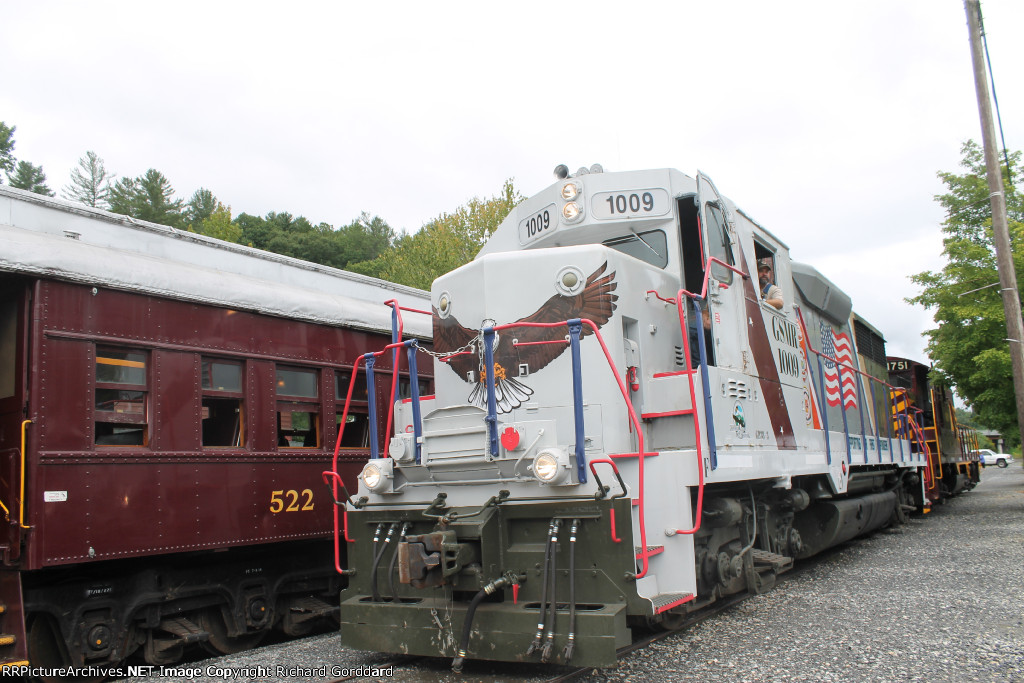 GSMR 1009 running around her consist